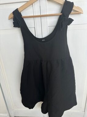 Women’s Black Sleeveless Ruffle-Shoulder Top